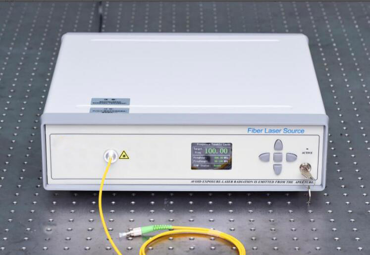 1030nm 40dBm 10W Powerful PM Fiber Laser Source 벤치탑 FLH-1030-40-PM